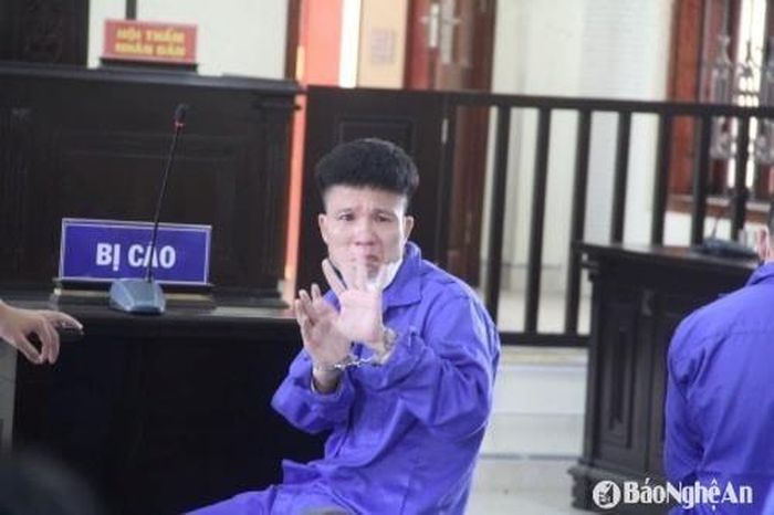Trần Văn Khánh liên tục nói lời xin lỗi gia đình trong thời gian nghị án ở phiên tòa. Ảnh tư liệu