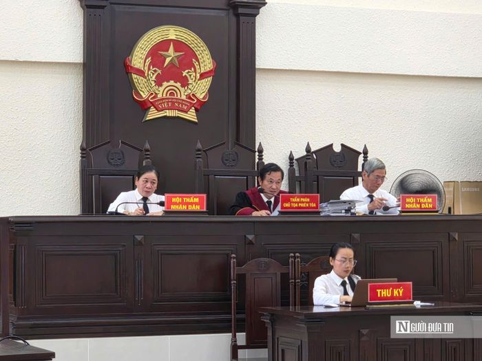 Hội đồng xét xử sáng ngày 17/2.
