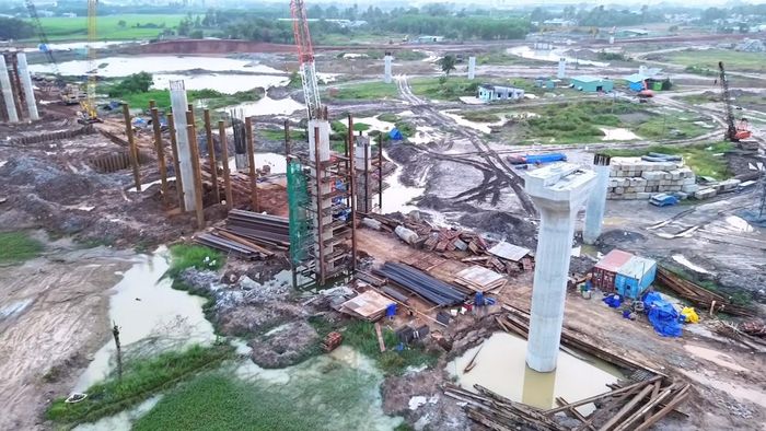 Dù công trường còn ngổn ngang, nhưng các bên đang quyết tâm hoàn thành dự án vào tháng 12-2025. Ảnh: SK.Vàng Chanel.