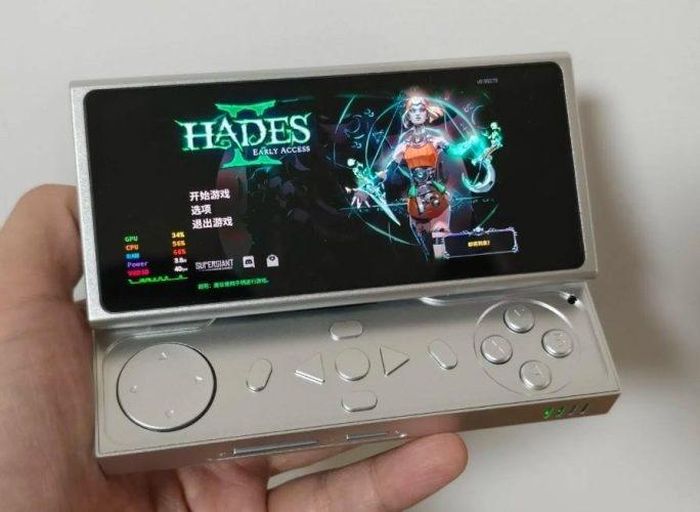  Về cấu hình, N97 Elite được trang bị vi xử lý Snapdragon 855+ (ra mắt năm 2019), 12 GB RAM và 512 GB bộ nhớ trong, đủ để chơi các tựa game cổ điển và một số game hiện đại, nhưng sẽ hơi đuối với các tựa game cần hiệu năng cao. Sản phẩm cũng được trang bị quạt tản nhiệt tích hợp, giúp duy trì hiệu năng ổn định khi hoạt động liên tục. Ảnh: YankoDesign. 