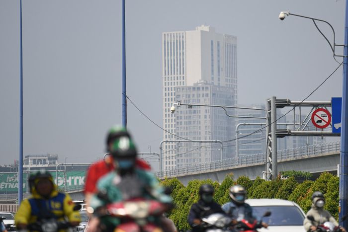  Hai camera giám sát đặt ở đường Võ Nguyên Giáp, đoạn chân cầu Sài Gòn (TP Thủ Đức). 