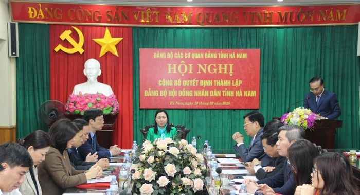 Các đại biểu dự hội nghị.