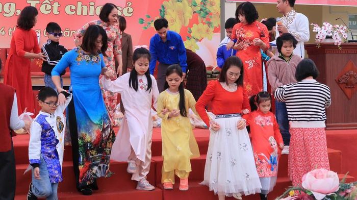  Hành động yêu thương trong ngày xuân tại ngôi trường cho trẻ em khiếm thị Hải Phòng. 