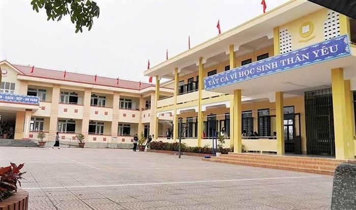  Điểm trường chính khang trang, đầy đủ tiện nghi cho học sinh. 