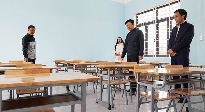  Phòng học tại điểm trường chính được trang bị đầy đủ trang thiết bị để đón học sinh đến trường. 