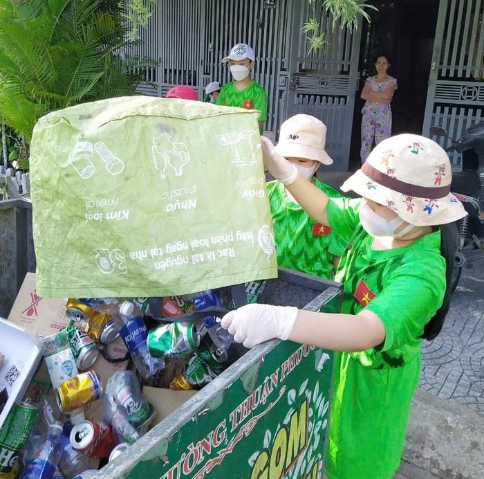 Các thành viên CLB “Môi trường nhí Bình Phước 1"