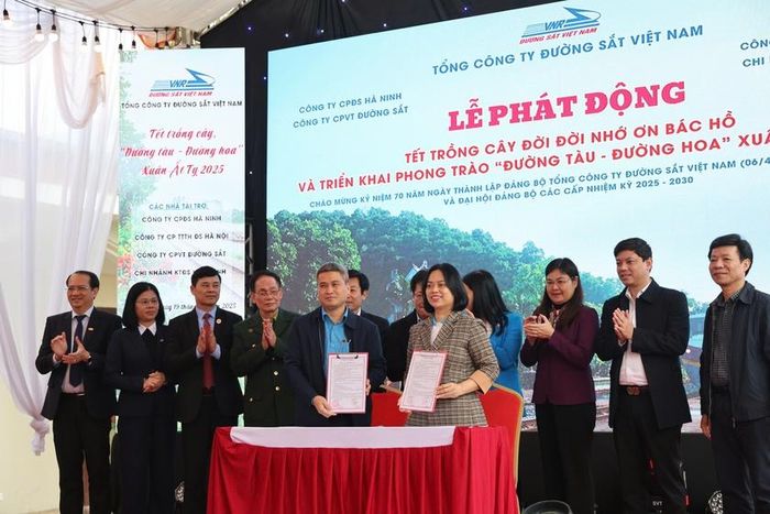 Lễ phát động Tết trồng cây và triển khai phong trào "Đường tàu – Đường hoa"