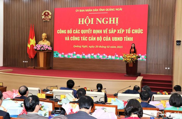 Quang cảnh hội nghị công bố các quyết định về sắp xếp tổ chức và công tác của UBND tỉnh. Ảnh: Chí Đại.
