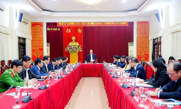 Đồng chí Nguyễn Đức Trung - Bí thư Tỉnh ủy, Trưởng ban Chỉ đạo tỉnh chủ trì hội nghị của Ban Chỉ đạo cải cách hành chính tỉnh. Ảnh: Phạm Bằng