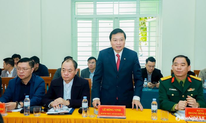 Đồng chí Lê Hồng Vinh - Phó Bí thư Tỉnh ủy, Chủ tịch UBND tỉnh Nghệ An phát biểu tại cuộc làm việc. Ảnh: Thành Duy