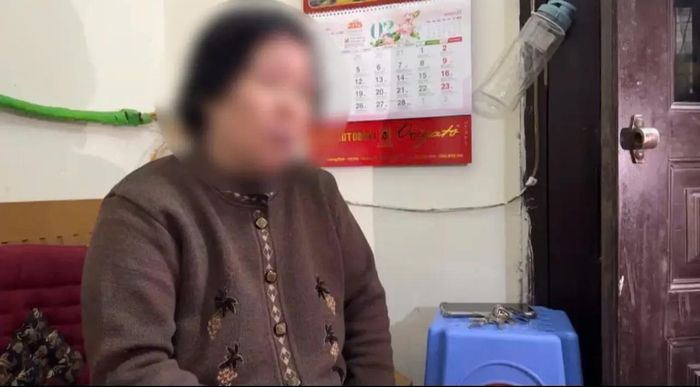 Bà Y. - hàng xóm của gia đình bị phóng hỏa bàng hoàng kể lại vụ việc.