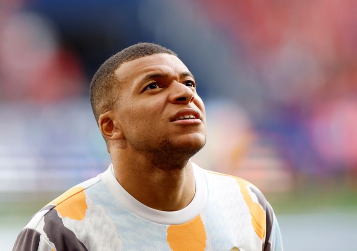  Mbappe đang bị CĐV Caen chỉ trích. Ảnh: Reuters. 