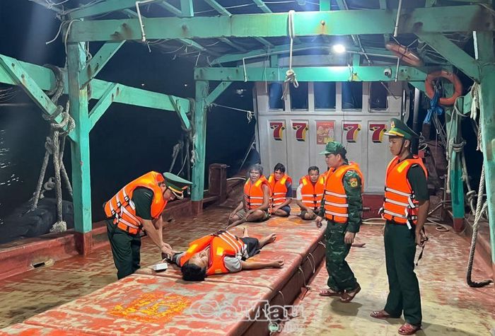 Đồn Biên phòng Sông Đốc (BĐBP Cà Mau) phối hợp cùng ngư dân cứu nạn thành công 5 thuyền viên bị chìm tàu trên biển, đưa vào bờ an toàn, vào tháng 10/2024.