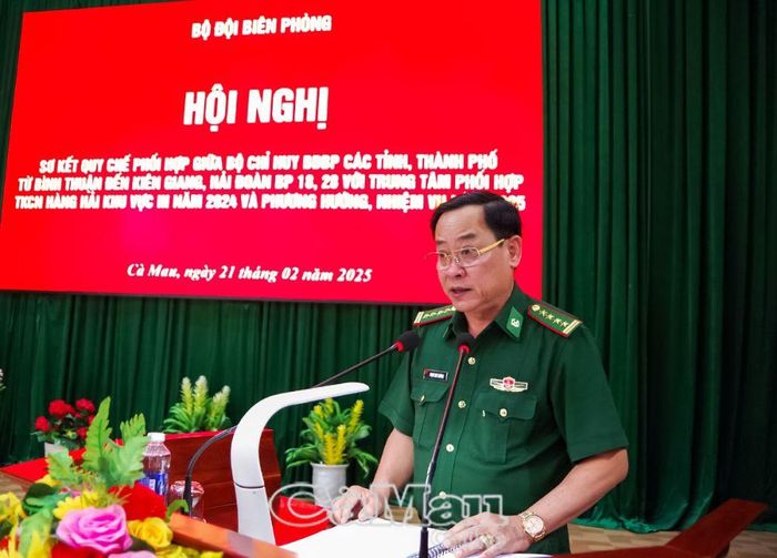 Đại tá Phạm Anh Chương, Chỉ huy trưởng BĐBP tỉnh Cà Mau, nhấn mạnh việc triển khai thực hiện nghiêm các nội dung trong quy chế phối hợp.