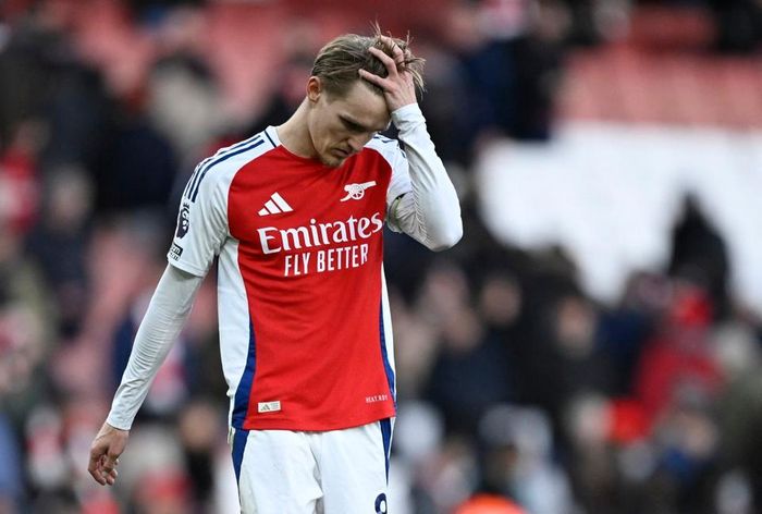 Trận thua West Ham là đòn giáng mạnh với Arsenal.