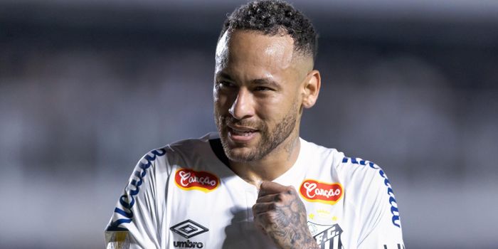  Neymar đang tận hưởng khoảng thời gian chơi bóng ở Santos. 