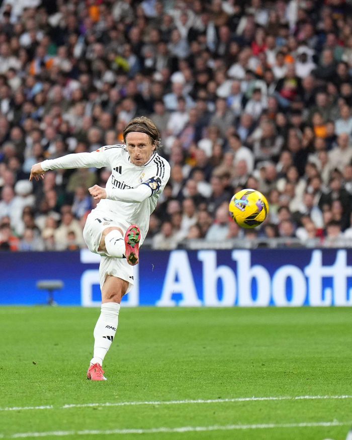 Luka Modric ghi bàn mở tỉ số cho Real Madrid