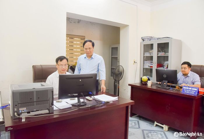 Cán bộ Sở Nông nghiệp và Phát triển nông thôn thực hiện nhiệm vụ chuyên môn. Ảnh: TL