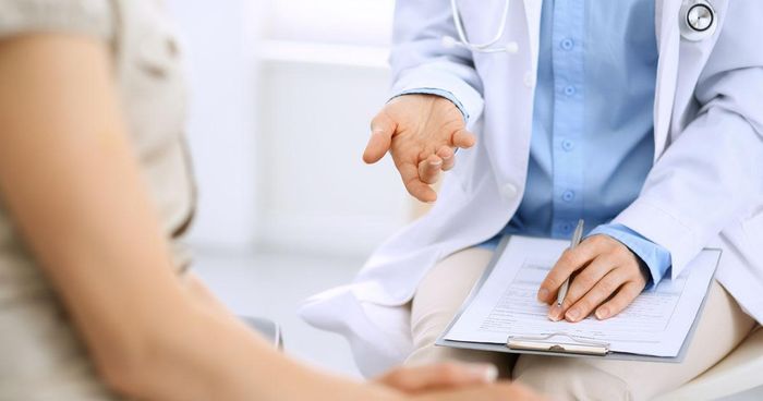 Giáo dục và nâng cao nhận thức của bệnh nhân có nguy cơ, gia đình người bệnh về các dấu hiệu cảnh báo sớm.