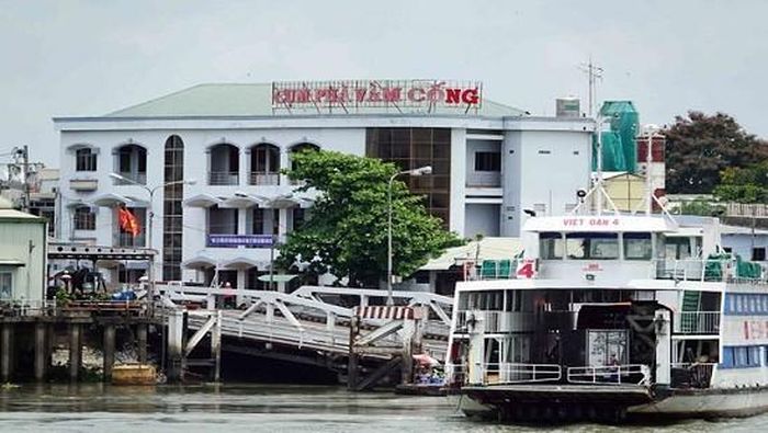 Công ty Minh Tùng từng liên danh trúng gói thầu tại Cụm Phà Vàm Cống, với giá trị 2,983 tỷ đồng. 