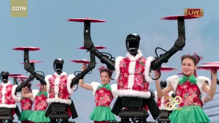 Một nhóm robot hình trình diễn vũ đạo trong chương trình Gala Lễ hội mùa Xuân tại Trung Quốc. Ảnh: Internet.