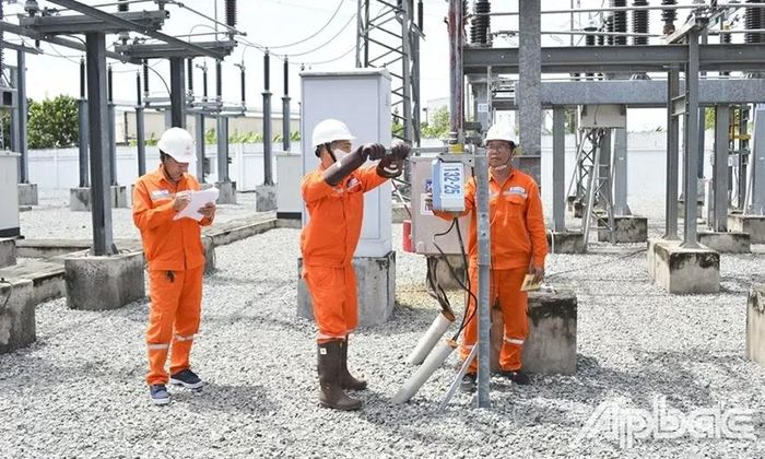 Điện lực tỉnh Tiền Giang thực hiện lệnh đóng điện công trình lưới điện 110 kV.