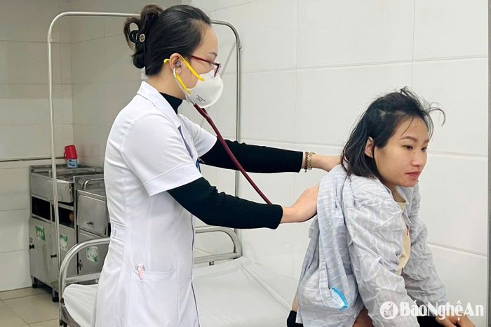 Bác sĩ Thương gắn bó với Khoa Truyền nhiễm 10 năm qua. Ảnh: PV