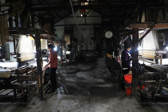 Làng nghề được định hình, vang danh gần xa bởi tay nghề cao của những người thợ thủ công cũng như truyền thống dệt lâu đời