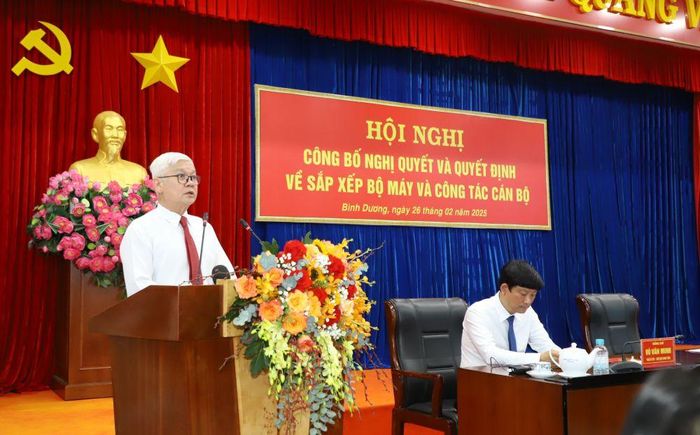 Bí thư Tỉnh ủy Bình Dương Nguyễn Văn Lợi phát biểu tại hội nghị