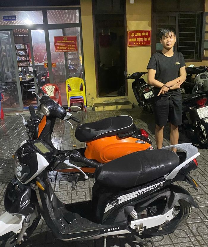 Đối tượng Trí cùng tang vật.
