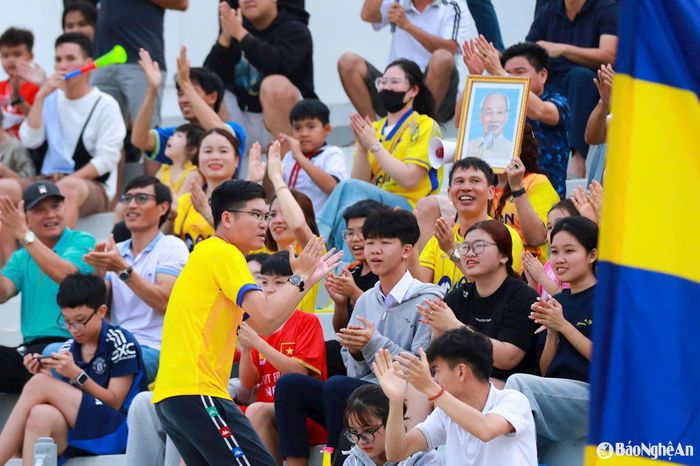 Khán giả sẽ là nguồn động lực để U19 Sông Lam Nghệ An giành chức vô địch. Ảnh: Đức Anh