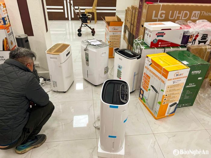 Người tiêu dùng lựa chọn sản phẩm phù hợp với không gian gia đình. Ảnh: T.P