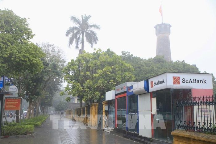 Sương mù từ sáng sớm ở khu vực đường Điện Biên Phủ, Hà Nội. Ảnh: Nguyễn Hoa/TTXVN phát