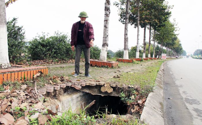 Khu vực sụt lún đang trở thành “cái bẫy” nguy hiểm đối với người dân.