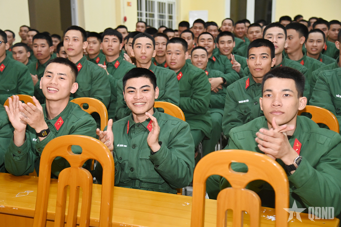  Niềm vui của các chiến sĩ mới tham gia chương trình.