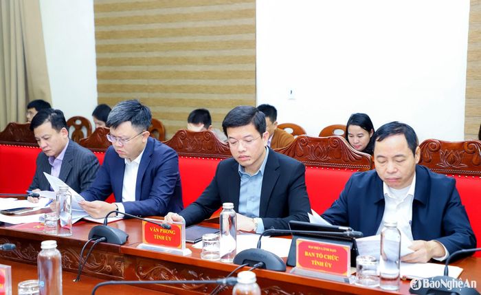 Lãnh đạo các ban xây dựng Đảng, Văn phòng Tỉnh ủy tham dự hội nghị. Ảnh: Phạm Bằng