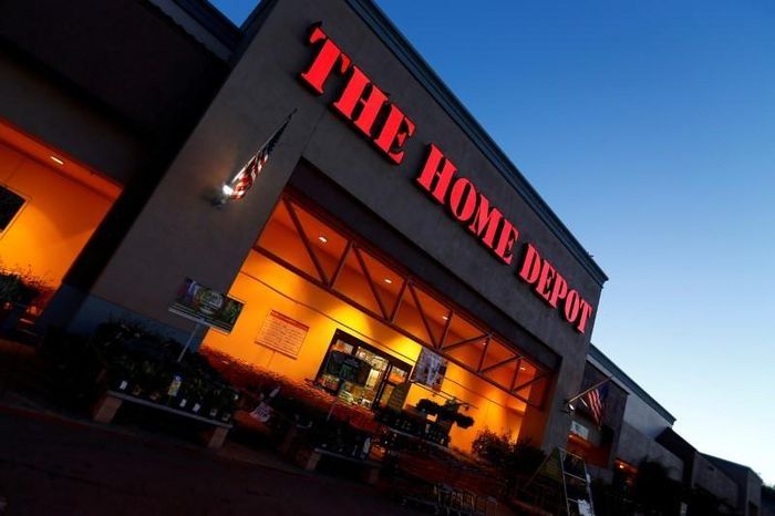 Biểu tượng của nhà bán lẻ thiết bị sửa chữa nhà cửa của Mỹ Home Depot. Ảnh: Reuters