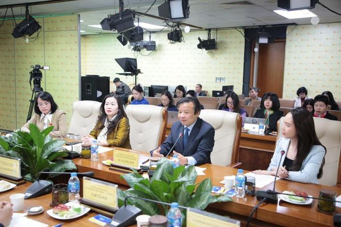  Chủ nhiệm Khoa Công nghệ nông nghiệp, Trường Đại học Công nghệ, Đại học Quốc gia Hà Nội, GS.TS. Lê Huy Hàm chia sẻ tại Tọa đàm. Ảnh: Duy Thông 
