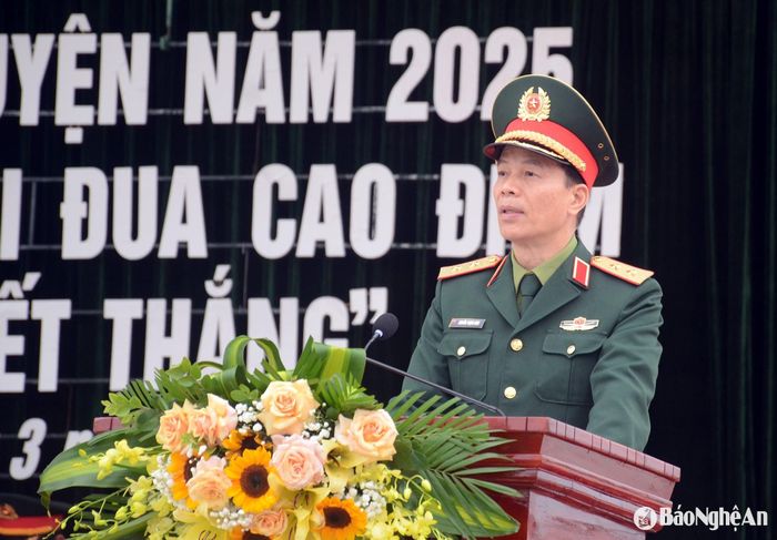 Trung tướng Nguyễn Trọng Bình - Phó tổng Tham mưu trưởng Quân đội nhân dân Việt Nam phát biểu tại buổi lễ ra quân huấn luyện. Ảnh: Thành Chung