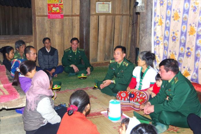Đồn Biên phòng Nhôn Mai tổ chức tuyên truyền, phổ biến pháp luật cho các em học sinh trên địa bàn. Ảnh: Hải Thượng