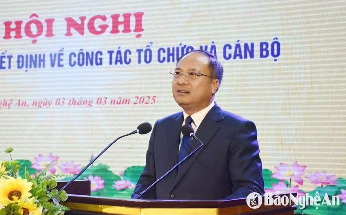 Đồng chí Nguyễn Viết Hưng - Giám đốc Sở Nội vụ phát biểu tại buổi lễ. Ảnh: TL