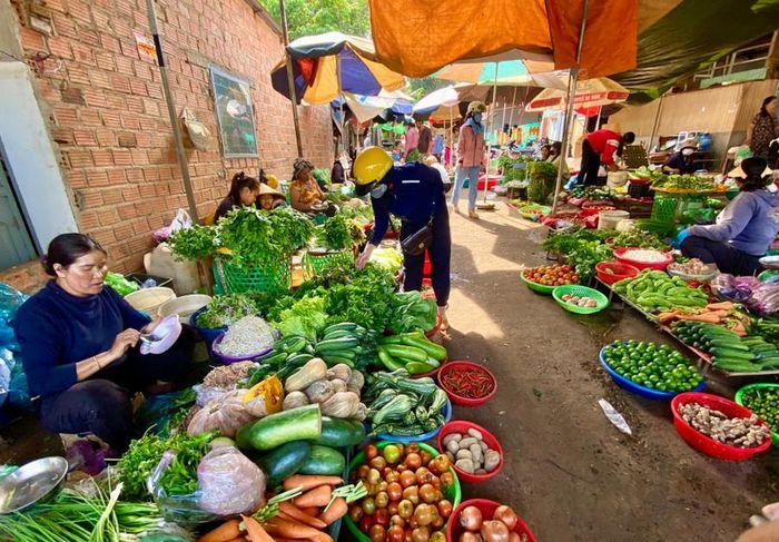  Khu “chợ đồng” tại làng Ngó (phường Trà Bá). Ảnh: Hà Duy 