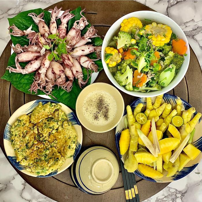 Bữa cơm gia đình không chỉ là ăn, mà còn là yêu thương, chia sẻ và gắn kết.