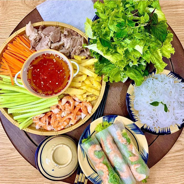 Mỗi bữa cơm gia đình là một khoảnh khắc quý giá, đừng để nó bị lãng quên.