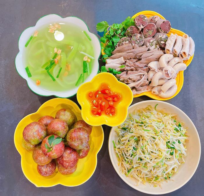 Bữa cơm giản dị có thể chứa đựng những điều phi thường.