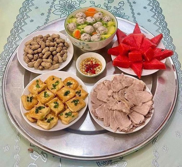 Bữa cơm là nơi gia đình tìm thấy nhau.