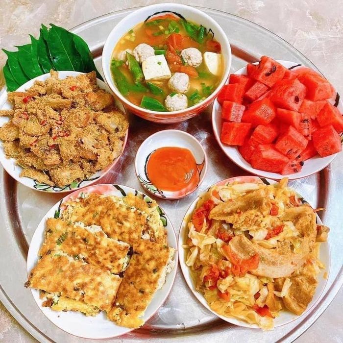 Bữa cơm nhà, nơi yêu thương bắt đầu từ những điều giản dị nhất.