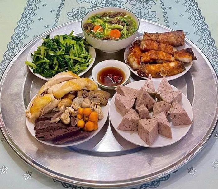 Bữa cơm giống như 'chất keo' gắn kết gia đình.