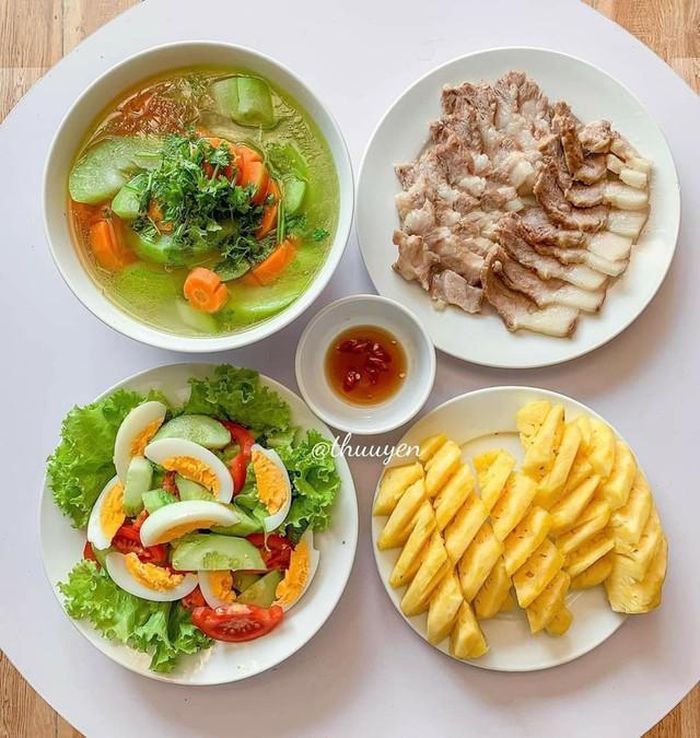 Bữa cơm nhà, hạnh phúc đơn giản.
