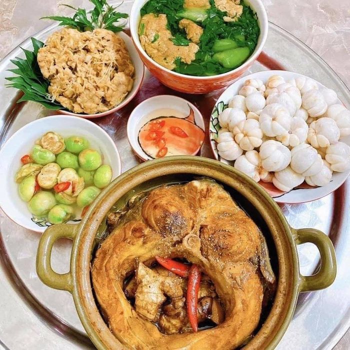 Mâm cơm giản dị là nơi lưu giữ những khoảnh khắc quý giá.